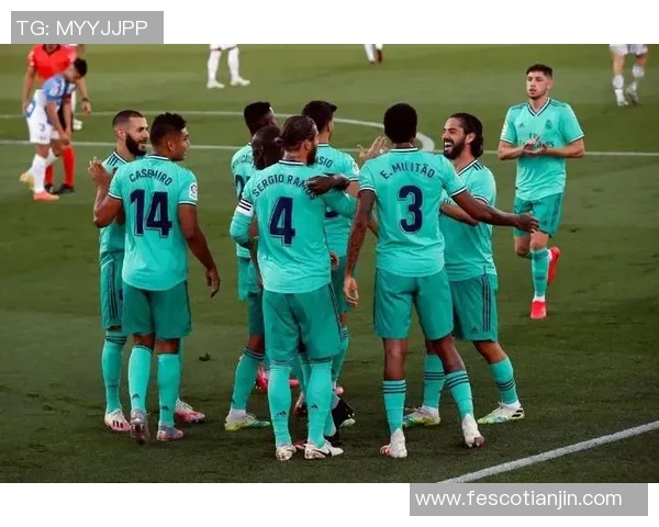 杭州足球队团队协作引发热议球迷对战术配合和球员表现的不同看法